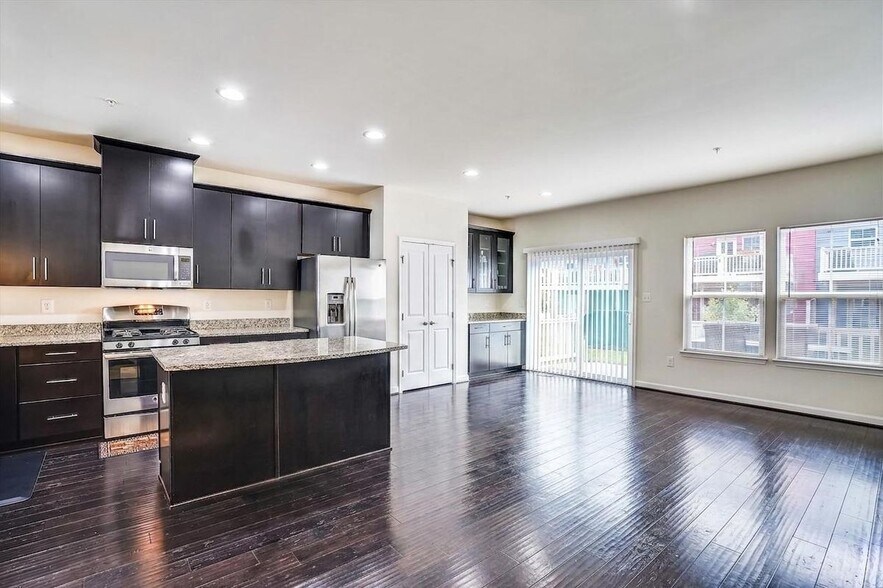 Building Photo - 725 Apple Orchard Dr