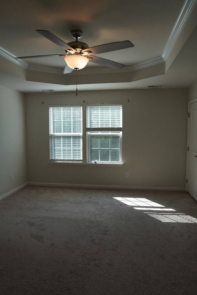 Building Photo - 417 Cross Country Way