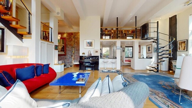 Building Photo - 1255 5th Ave