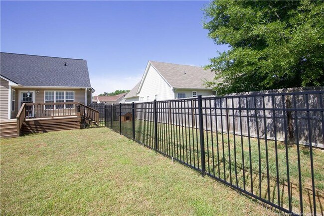 Building Photo - 355 Hogart St