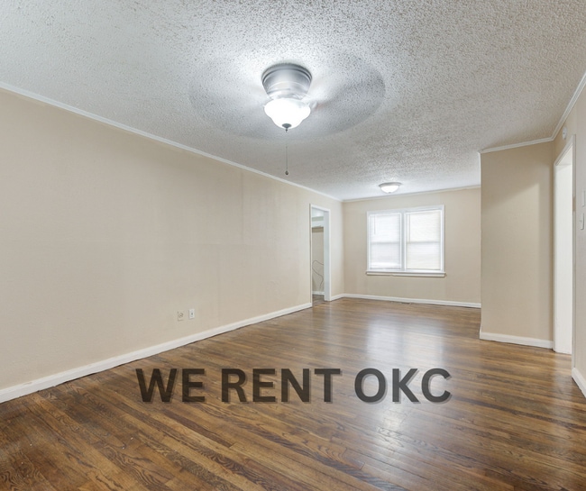 Building Photo - 207 E Marshall Dr