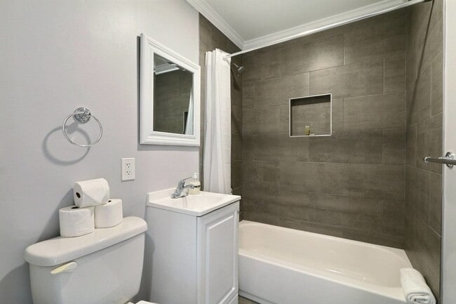 Building Photo - 2008