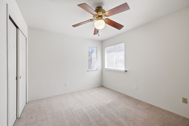 Building Photo - North Austin Three Bedroom Home