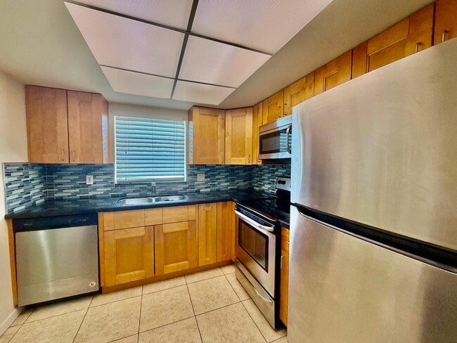 Building Photo - 5811 NE 14th Rd