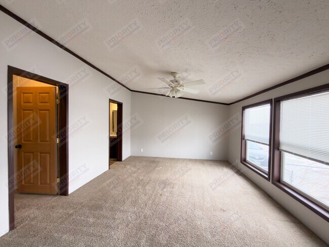 Building Photo - Spacious 4 bedroom single family home