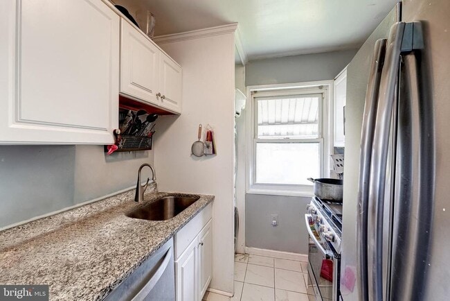 Building Photo - 715 N George Mason Dr