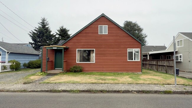 Building Photo - 803 6th Ave