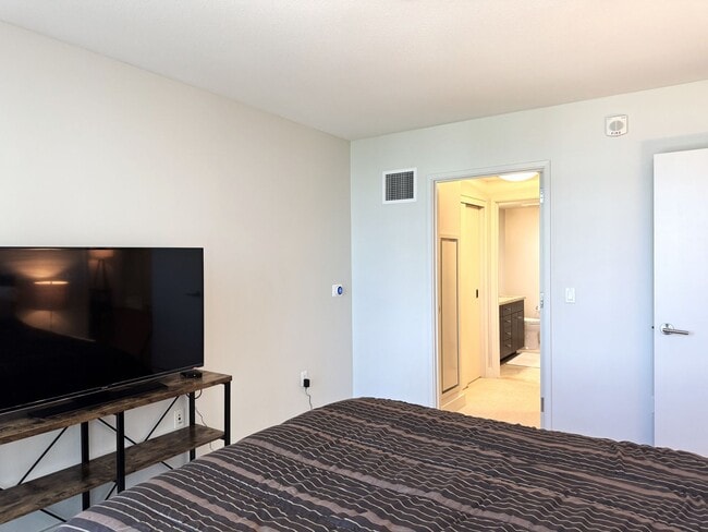 Building Photo - Waihonua - Two Bedroom, Two Bath, One Park...