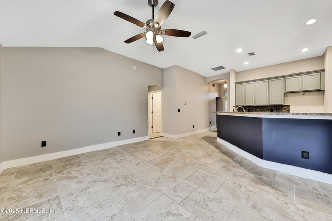 Building Photo - 2462 Creekfront Dr