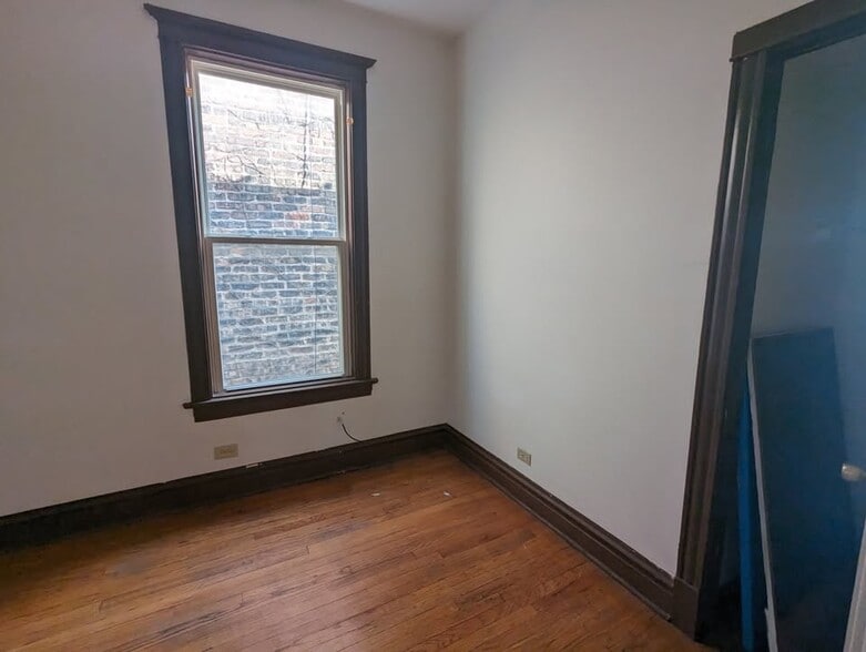 Building Photo - 6215 S Eberhart Ave