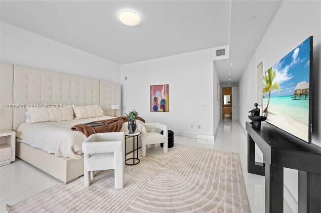 Building Photo - 16901 Collins Ave