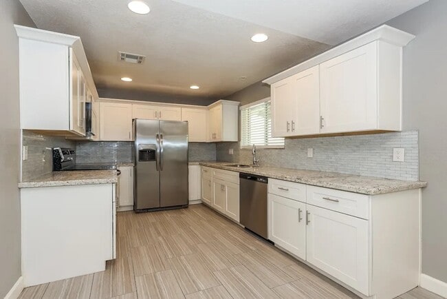 Building Photo - 8422 E Hubbell St