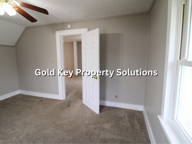 Building Photo - 4 BR 1.5 BA House with Central Air and Covered Porch (SECTION 8 APPROVED)