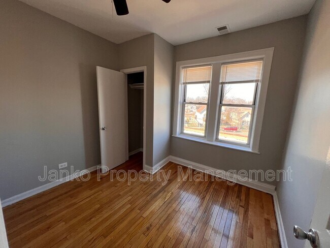 Building Photo - 3725 W Grand Ave