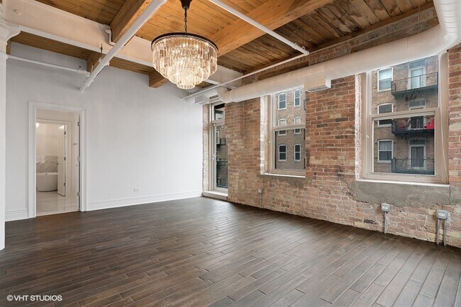 Building Photo - 420 S Clinton St
