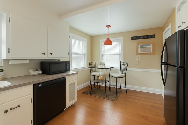 Building Photo - 3549 Bainbridge Rd