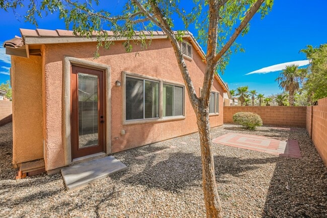 Building Photo - Welcome Home!  One Store Home