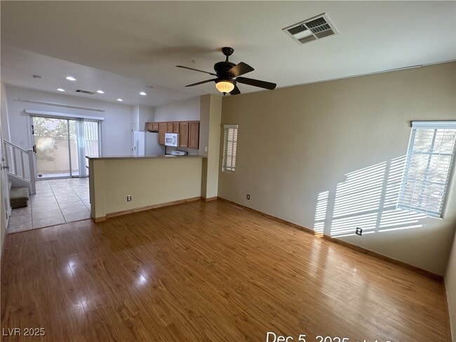 Building Photo - 11143 African Sunset St