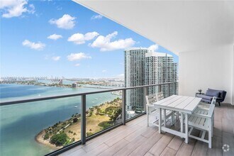Building Photo - 2020 N Bayshore Dr