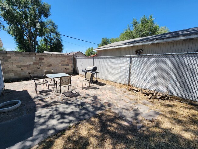 Building Photo - Affordable House! Large Dog OK! FREE 1 month hold option!