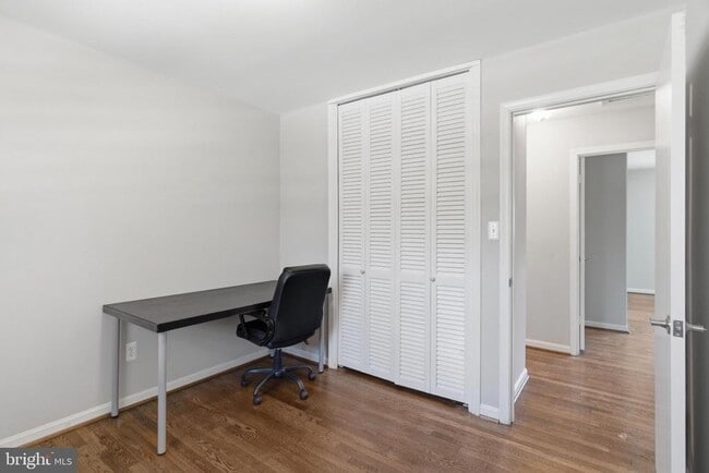 Building Photo - 9116 Hamilton Dr