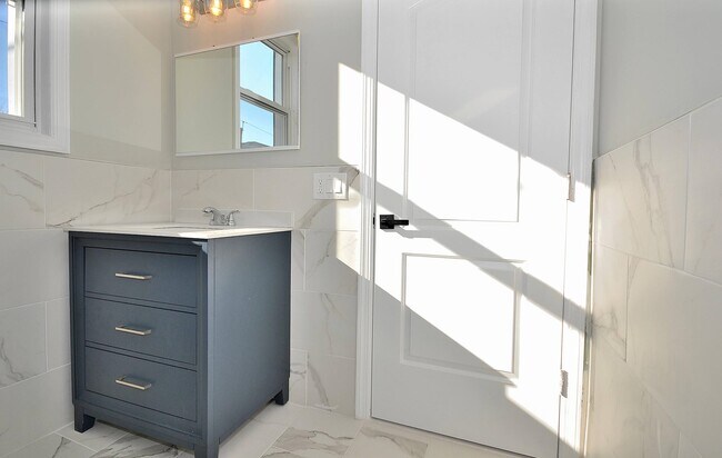 Building Photo - 222 69th St