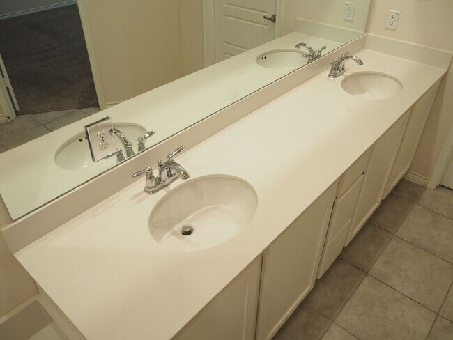 Building Photo - 4 Bed 3.5 Bath in Windhaven Crossing