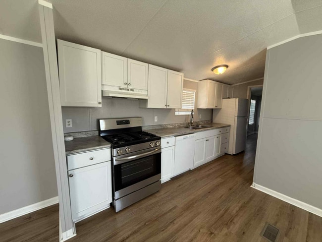 Building Photo - 1236 N Oaklane Rd