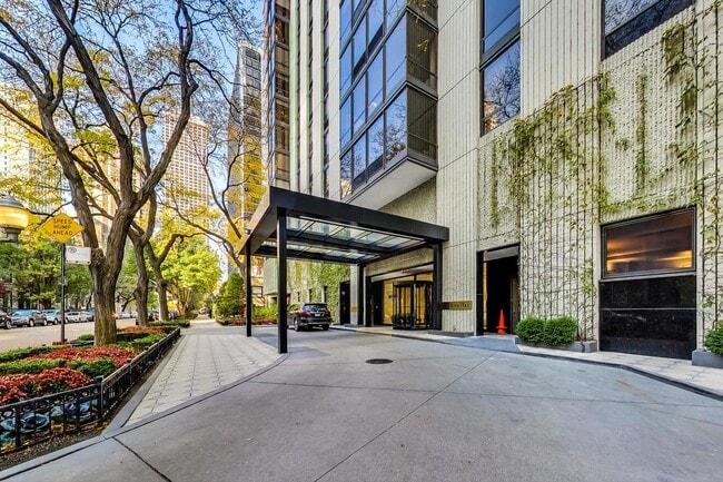 Building Photo - 100 E Bellevue Pl