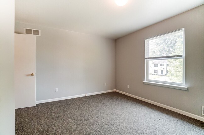 Building Photo - 3704 Willow Run Dr