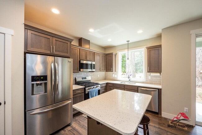 Building Photo - 20948 NE Wistful Vista Dr
