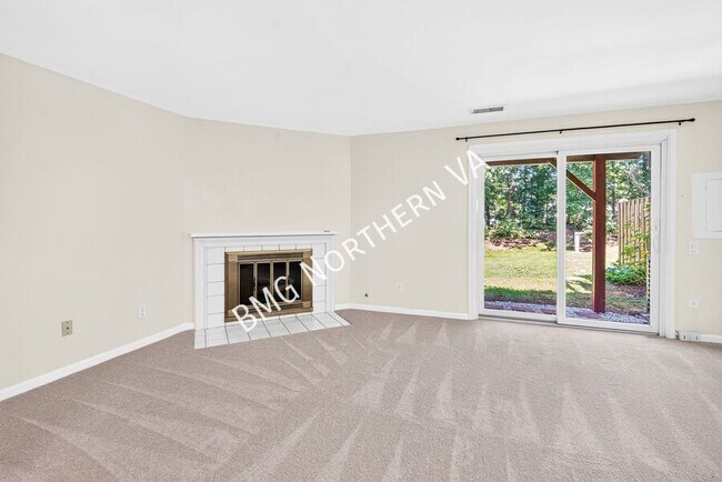 Building Photo - 43790 Laburnum Square