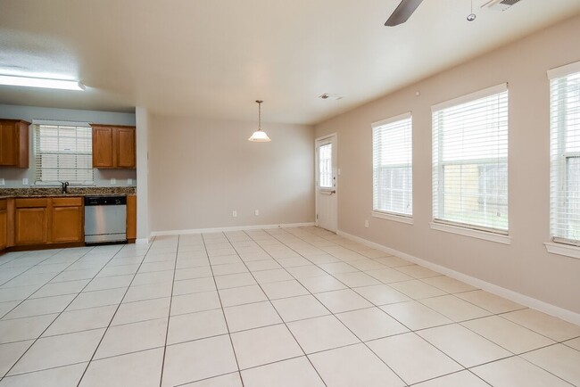 Building Photo - 4959 N Cancun Dr
