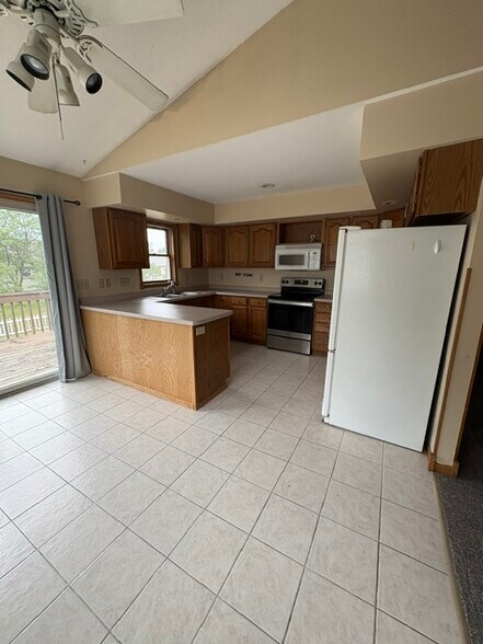 Building Photo - 726 Vilas St