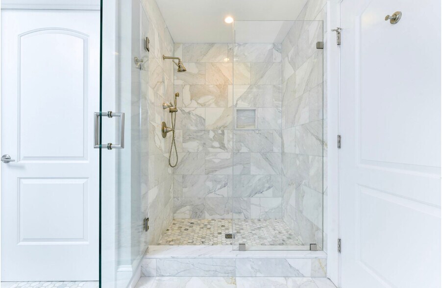 Master bath shower - 846 E Broadway