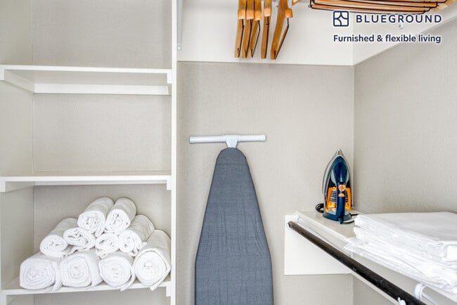 Building Photo - 1620 E Riverside Dr