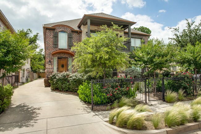 Building Photo - 2712 Lubbock Ave