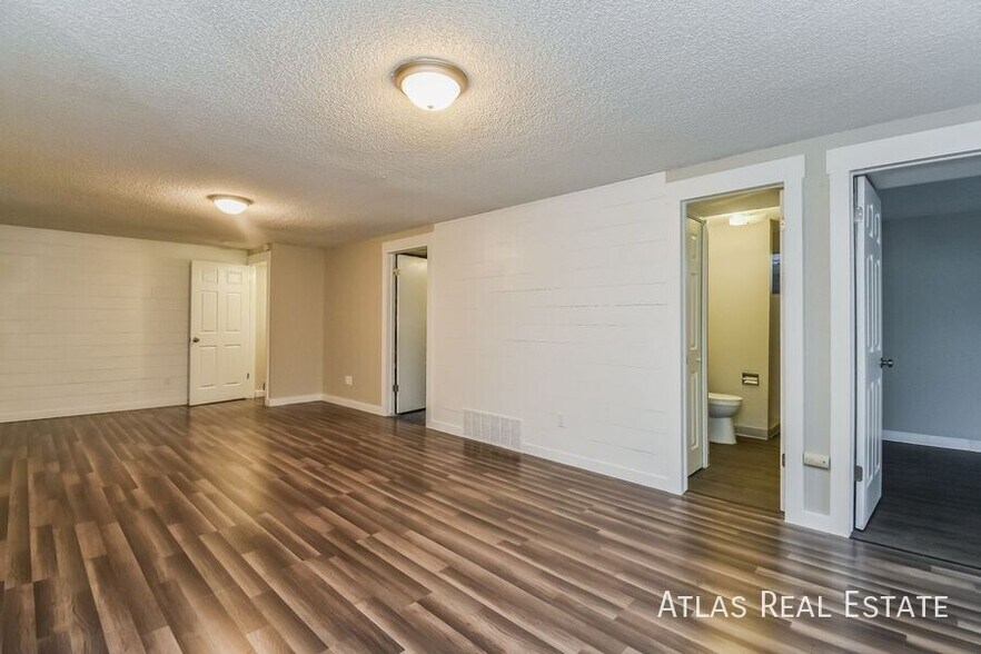 Building Photo - 4885 Artistic Cir