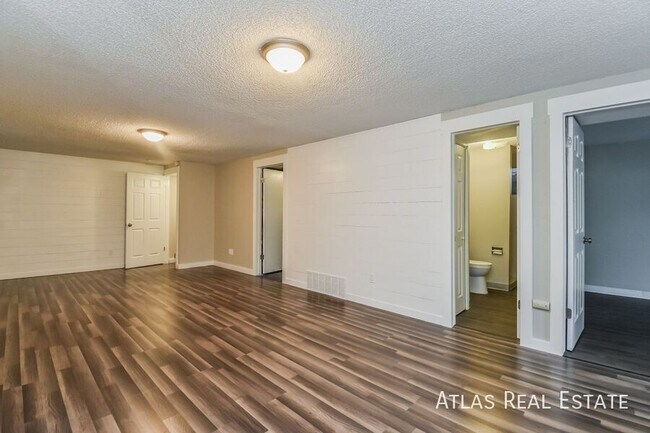 Building Photo - 4885 Artistic Cir