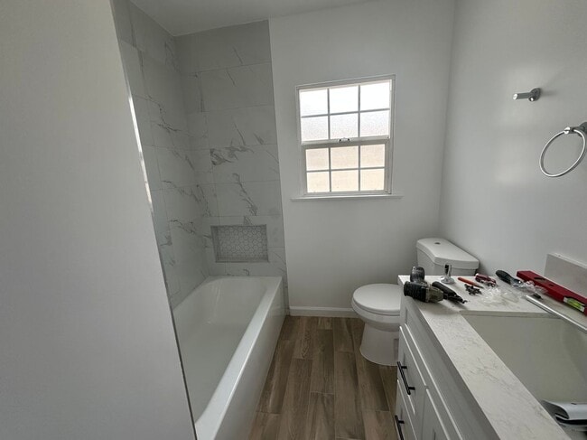 Building Photo - 4051 Howard Ave