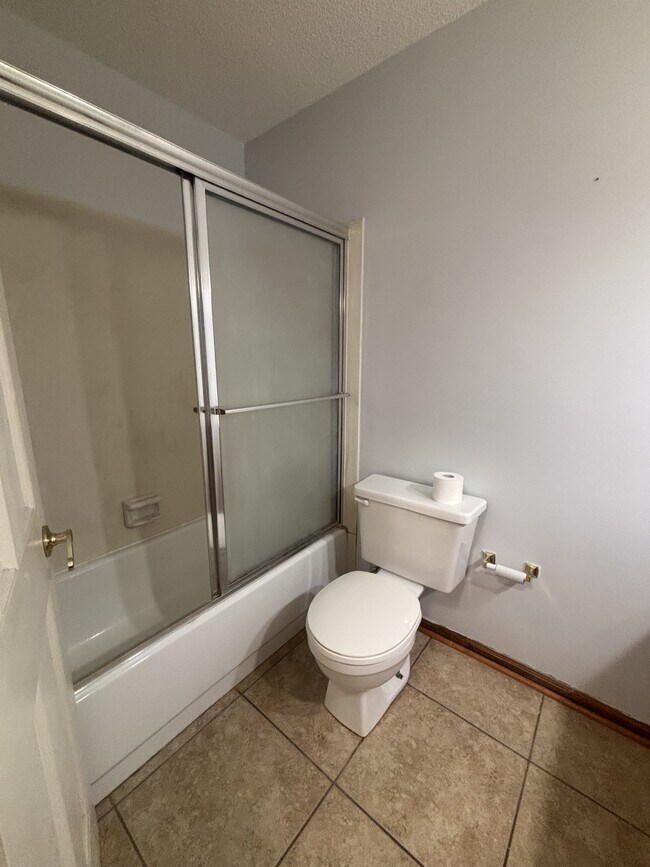Building Photo - 106 Darteze Dr
