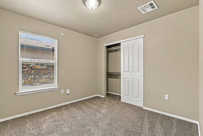 Building Photo - 14352 S Cave Ave