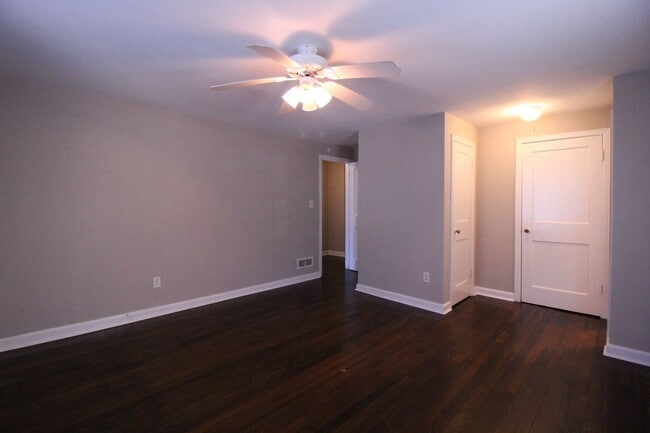 Building Photo - September FREE On This 2 Bedroom 2 Bath Du...