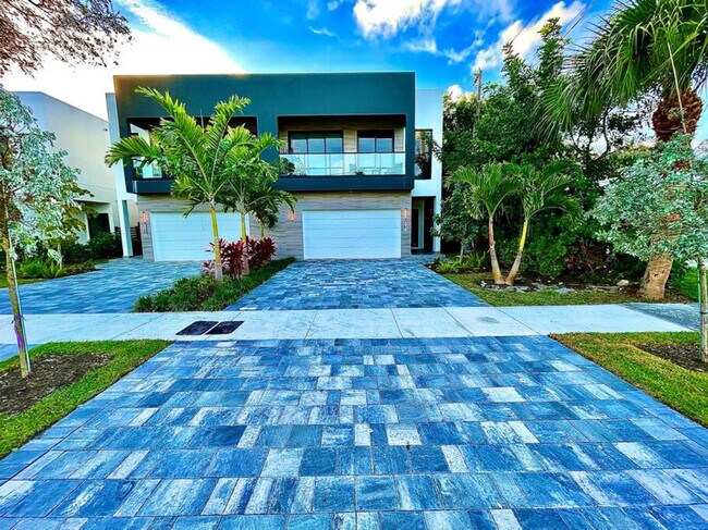 Building Photo - 648 NE 16th Terrace