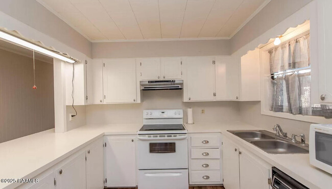 Building Photo - 136 Tison Rd