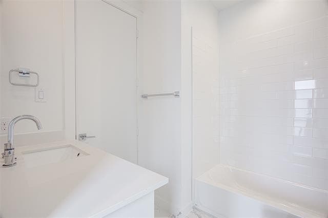 Building Photo - 2180 Bennett Ave