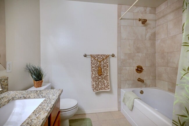 Building Photo - 18501 SE Newport Way