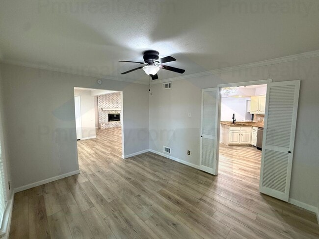 Building Photo - AVAILABLE NOW!!! Beautiful 4-bedroom, 2.5-bath home in the heart of Richardson