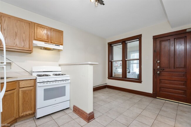 Building Photo - 2 br, 1 bath Condo - 1719 N Wood St Apt 1