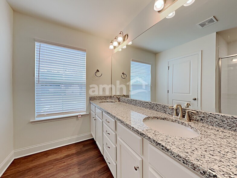 Building Photo - 2060 Brook Enclave Trail